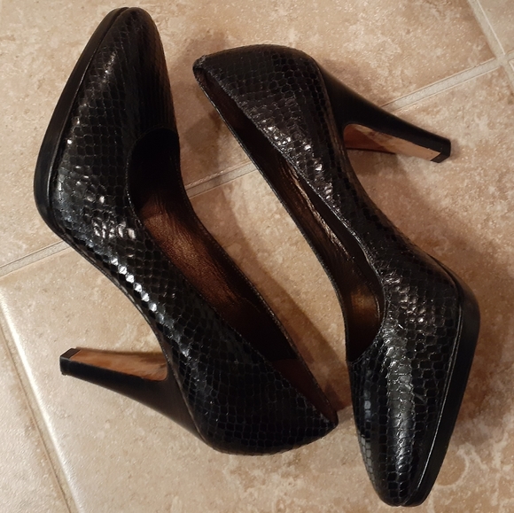 banana republic black heels